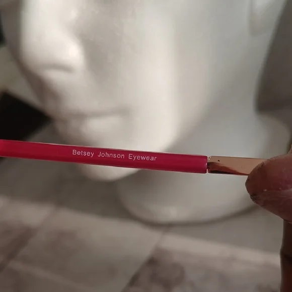 Betsey Johnson Pink Gradient Aviator Sunglasses for Women - Picture 4 of 4